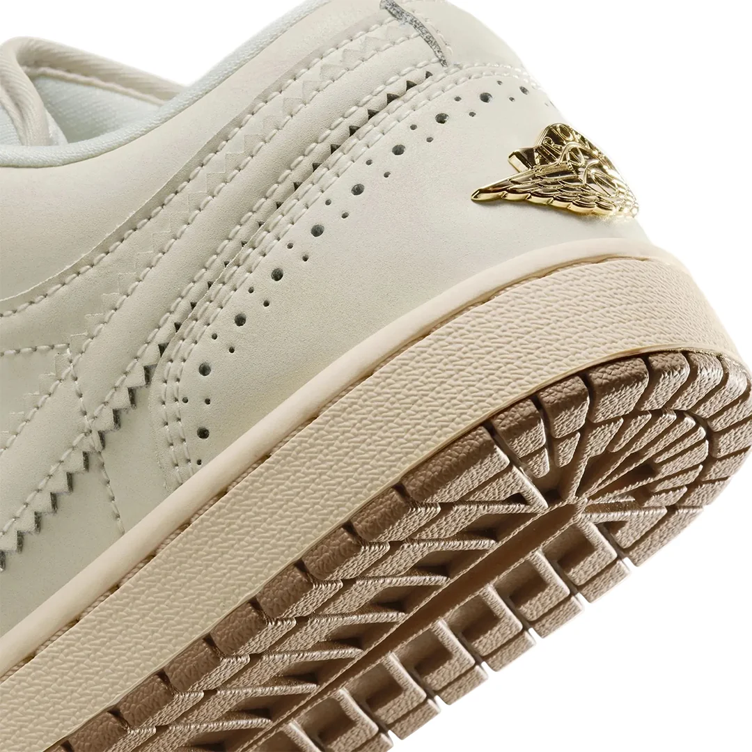 WOMEN'S AIR JORDAN 1 SE "BROGUE" CHALK/METALLIC GOLD - Image 7